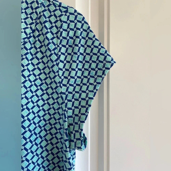 Liz Claiborne Women’s Petite Large Geometric Pattern Short Sleeve Blouse - Picture 8 of 9